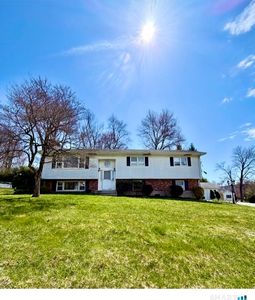 166 Round Hill Road