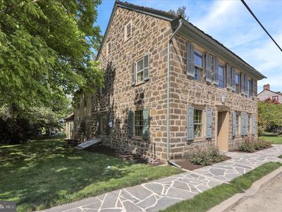 27 E Main St