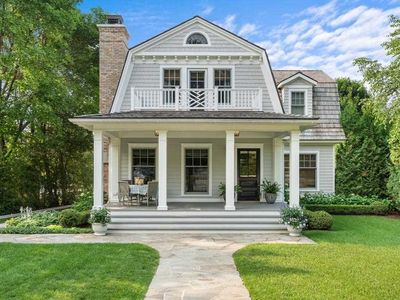 582 E Main St