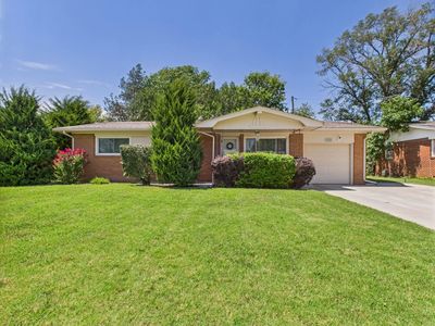 2735 S Martinson Ave