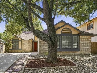 2106 RIVER HOLLOW DR