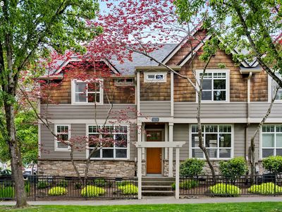 909 SE Marion St #10