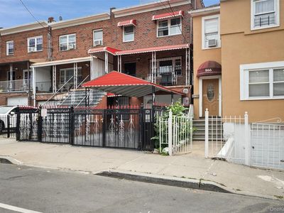 868 E 216th Street
