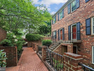 3217 Sutton Pl NW APT A