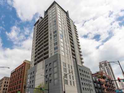 330 W Grand Ave APT 2002