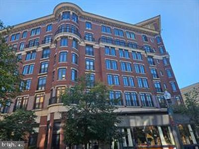 1390 Kenyon St NW #702