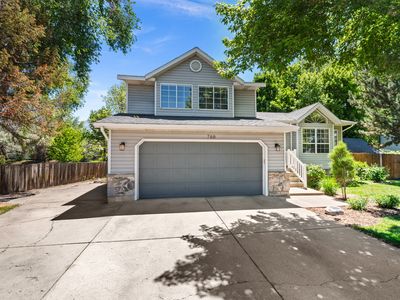 766 Rosewood Ln