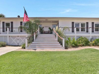 933 Coronado Dr