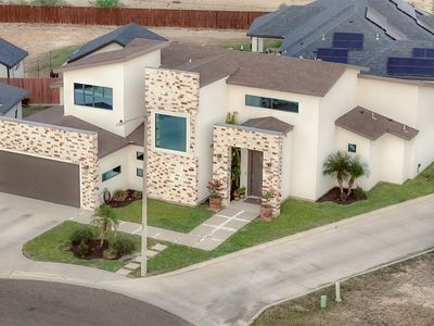 2302 Villa Romel Blvd