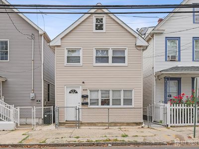 655 Charles St