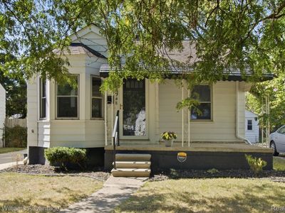 Property at 18948 Kenosha St, Harper Woods, MI