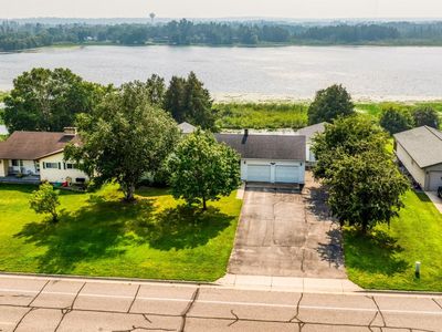 202 Lomond Dr NW