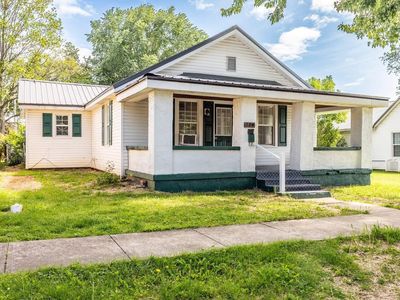 304 W Sycamore St