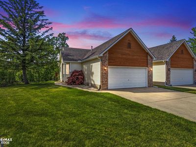 9340 Rayna Dr