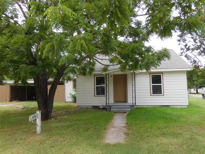Property at 407 NE 4th St, Hubbard, TX