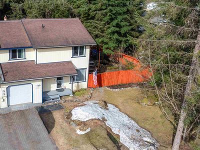8097 Threadneedle St