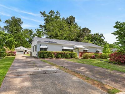 2800 Country Club Dr