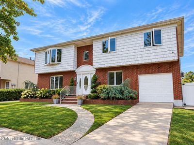 105 Ramona Ave