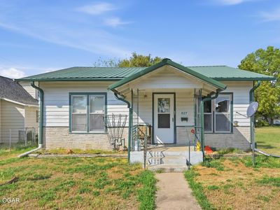 Property at 827 W Chestnut St, Carthage, MO