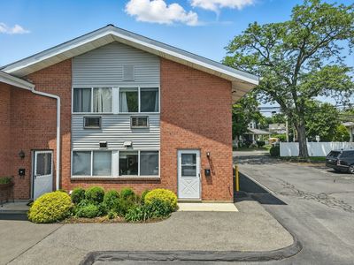 208 Flax Hill Road APT 10