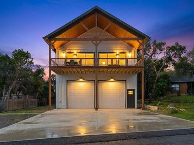 3160 Lakeview Dr