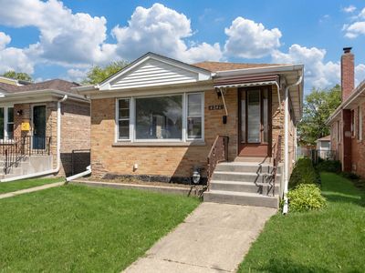 4846 W Foster Ave