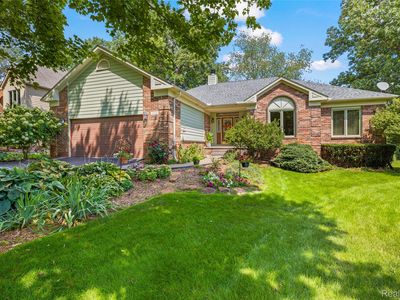 Property at 2050 Shire Ct, Commerce Township, MI