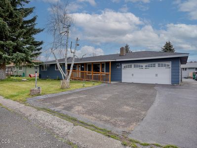 3111 Caroline St