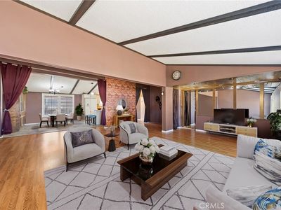 1371 Bishop Dr