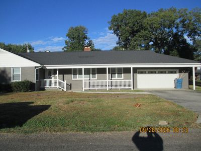 10 Lilac Ln