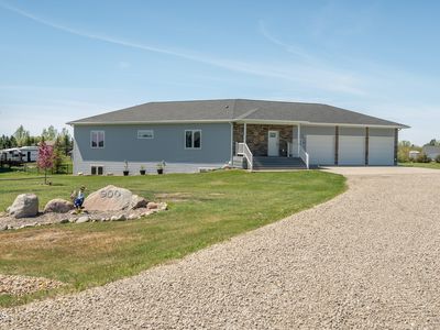 900 Schick Dr