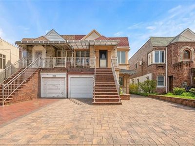 153 Mackenzie St