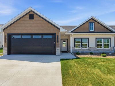 Property at 325 Dutch Dr, Robins, IA