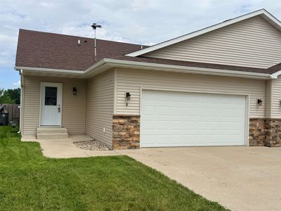 8 Robert St