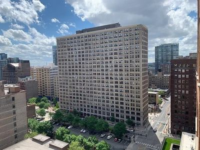 600 S Dearborn St APT 1205