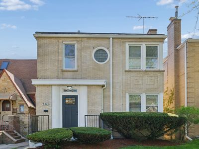 8329 S Vernon Ave