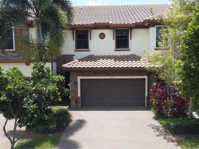 807 E Village Circle