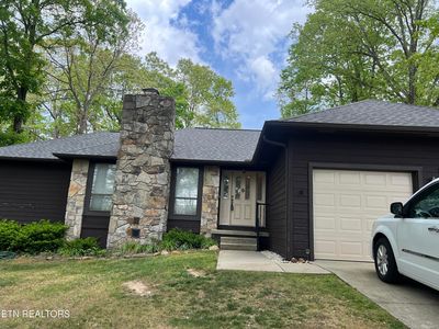 493 Lakeview Dr