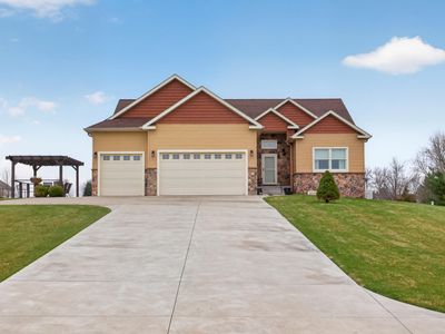 10037 Whitetail Ln