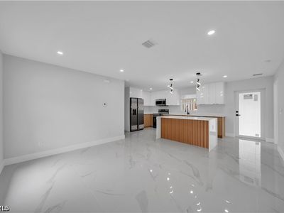 728 Glacier Ave