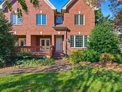 3223 Huntwick Ln