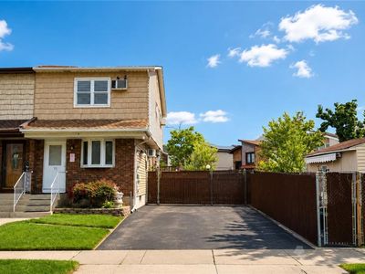 152 Crossfield Ave