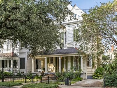 5111 Prytania St