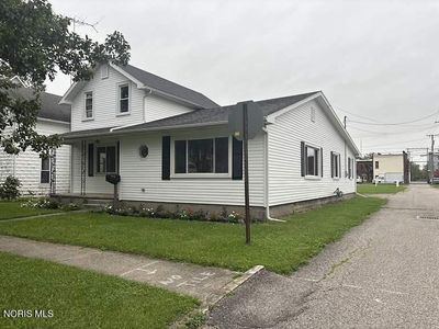 124 E Maple St