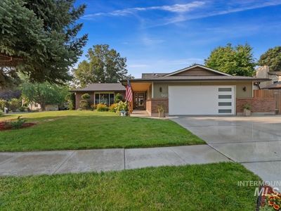 969 E Farrington Dr