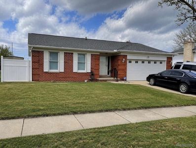 Property at 18590 Blakely Dr, Woodhaven, MI