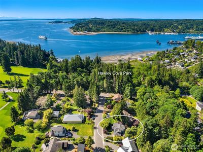 617 Azalea Avenue NE