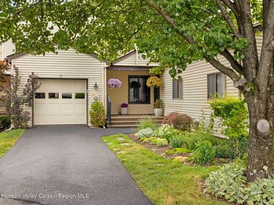 17 Knolls Court