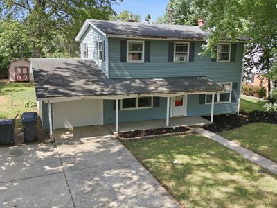 910 Heritage Ln