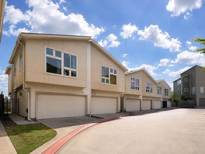 5409 Lindsay Ln
